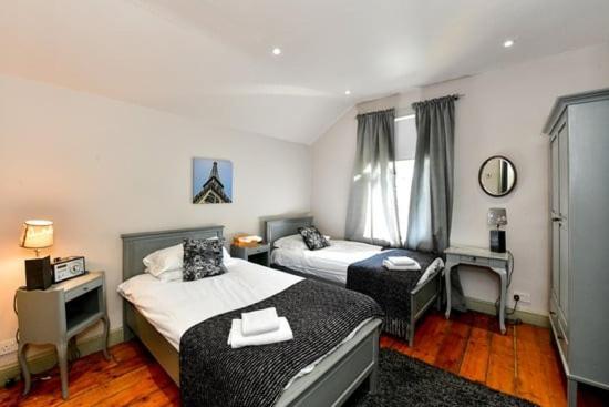 Quirky 4 Bedroom Apartment With Terrace Κάρντιφ Εξωτερικό φωτογραφία